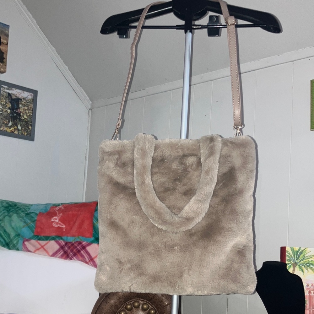 Elegant Faux Fur Tote Bag - Tan
